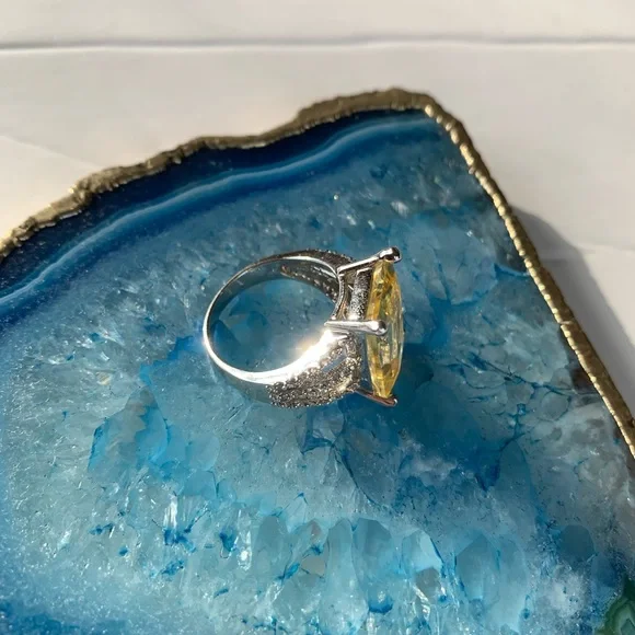 Vintage yellow CZ ring size 9.5 - Picture 6 of 6
